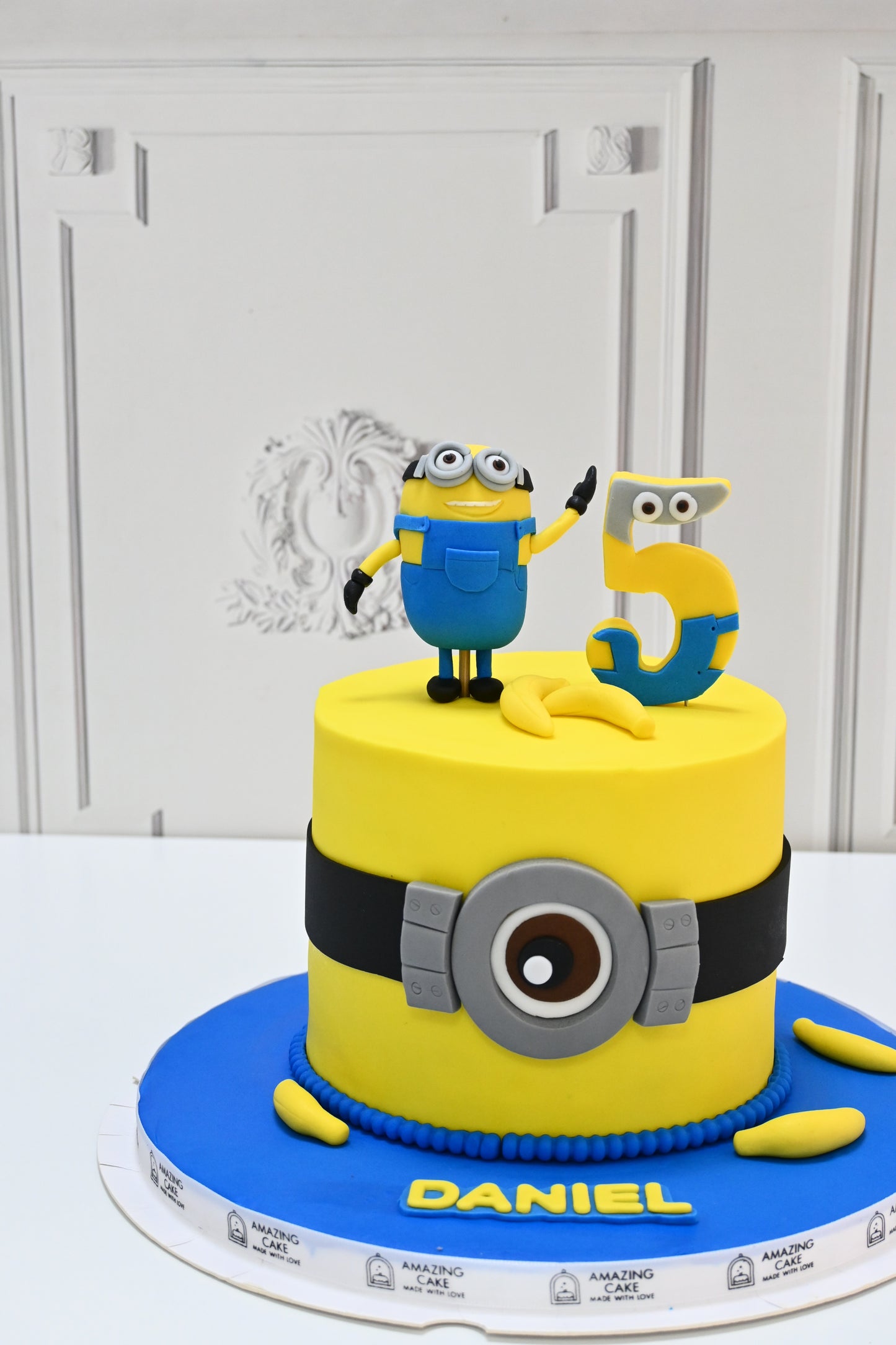 Minion cake