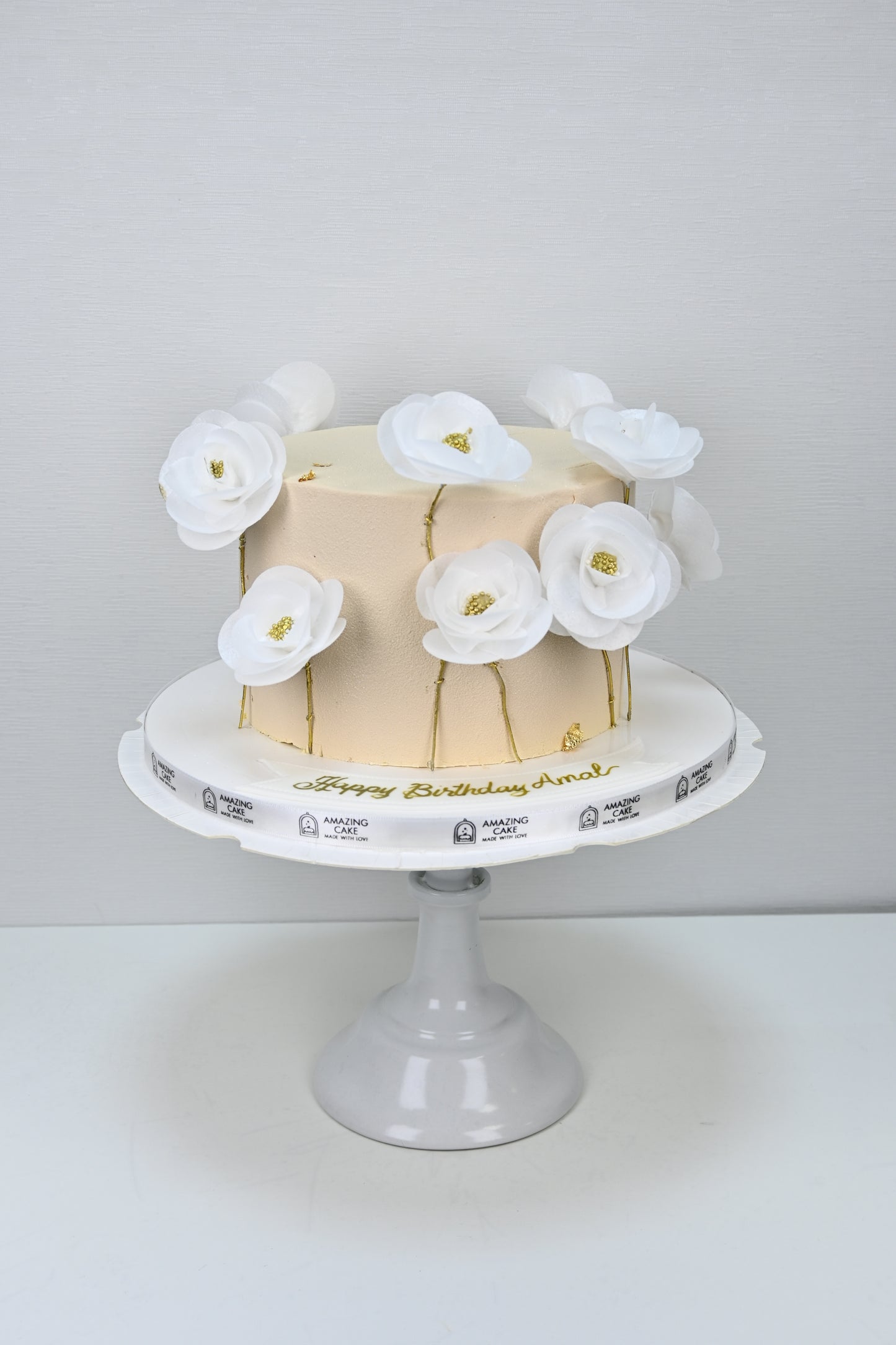 White flower cake
