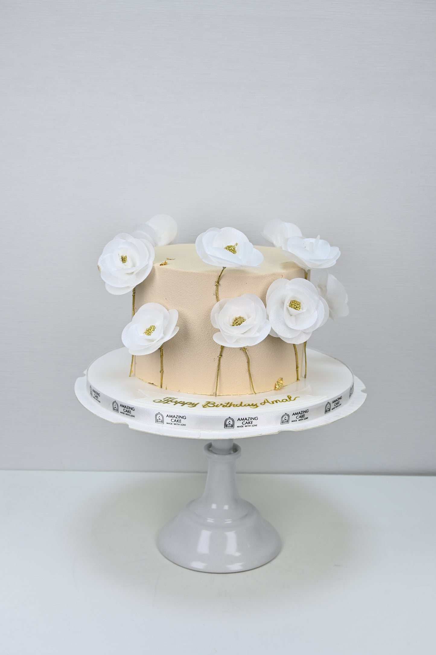 White flower cake