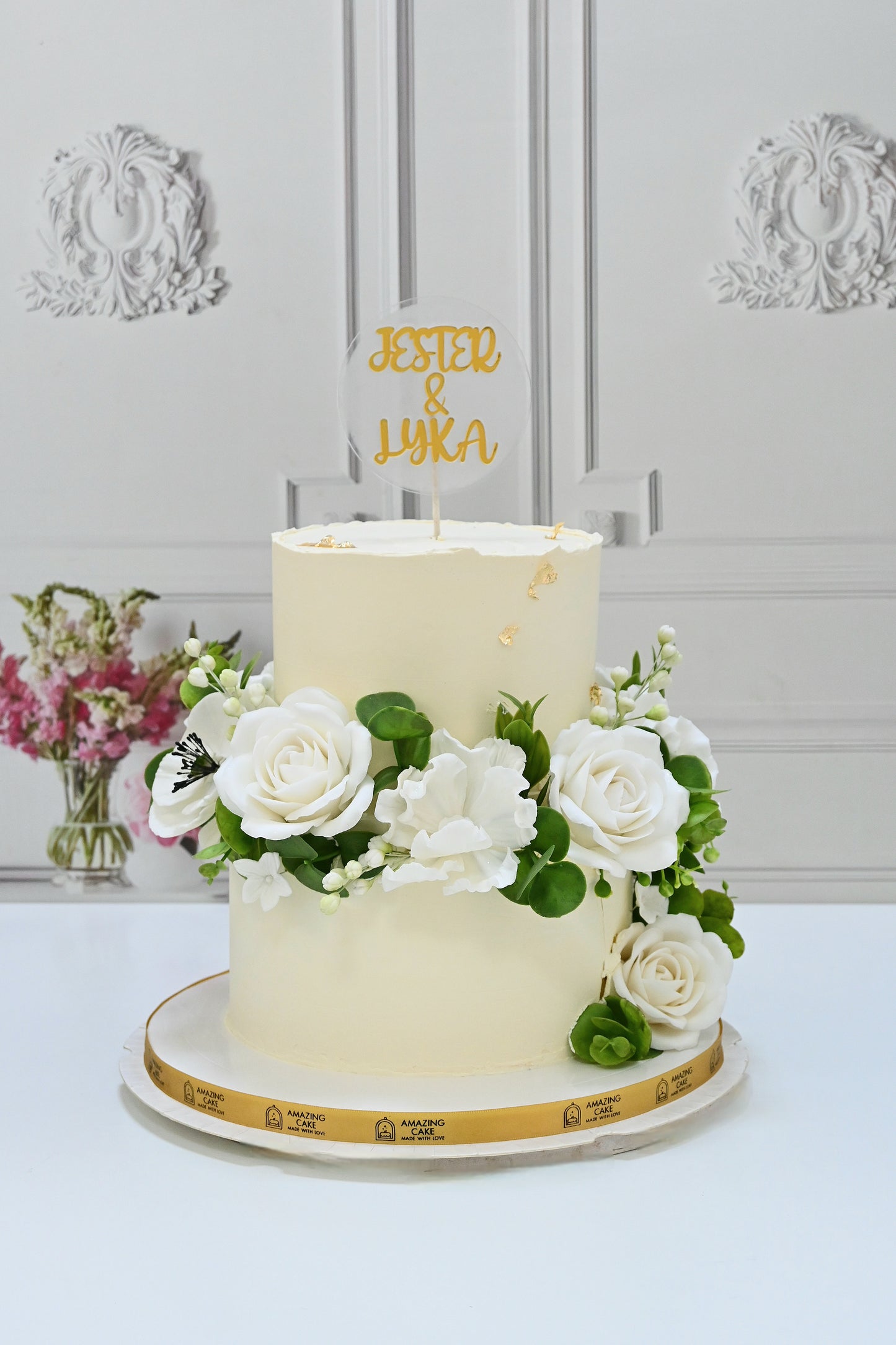 Whiter flower wedding cake