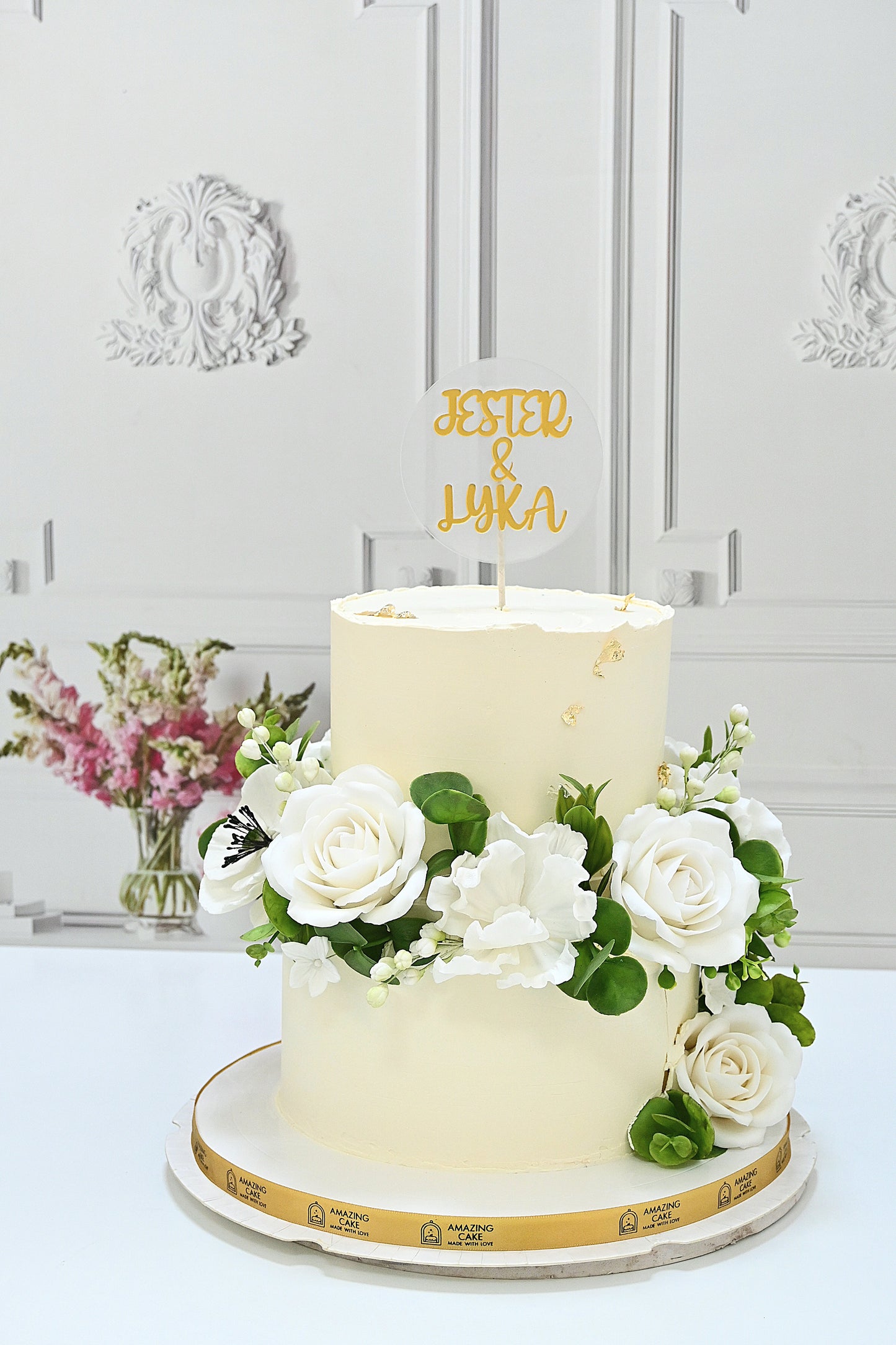 Whiter flower wedding cake