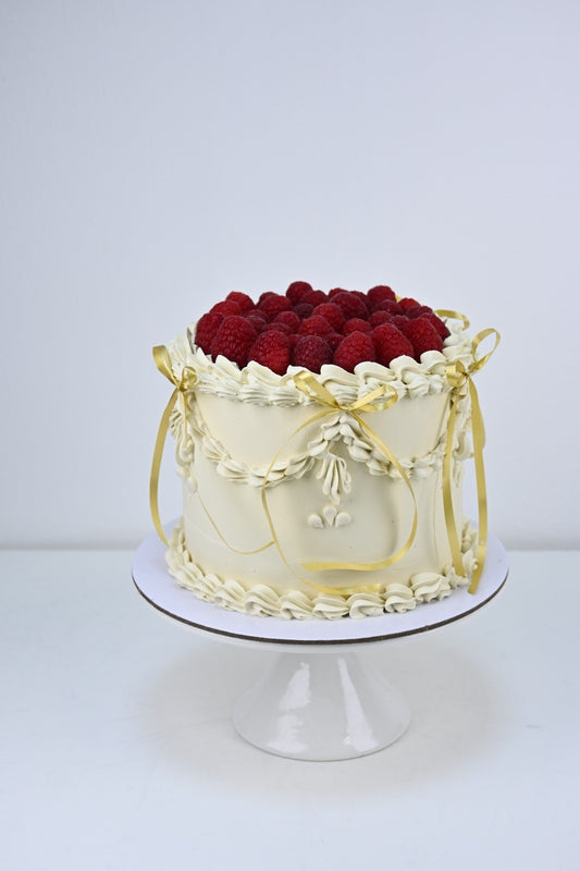 Golden ribbon vintage cake