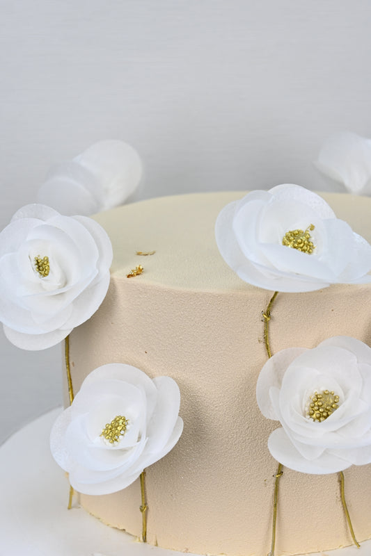 White flower cake