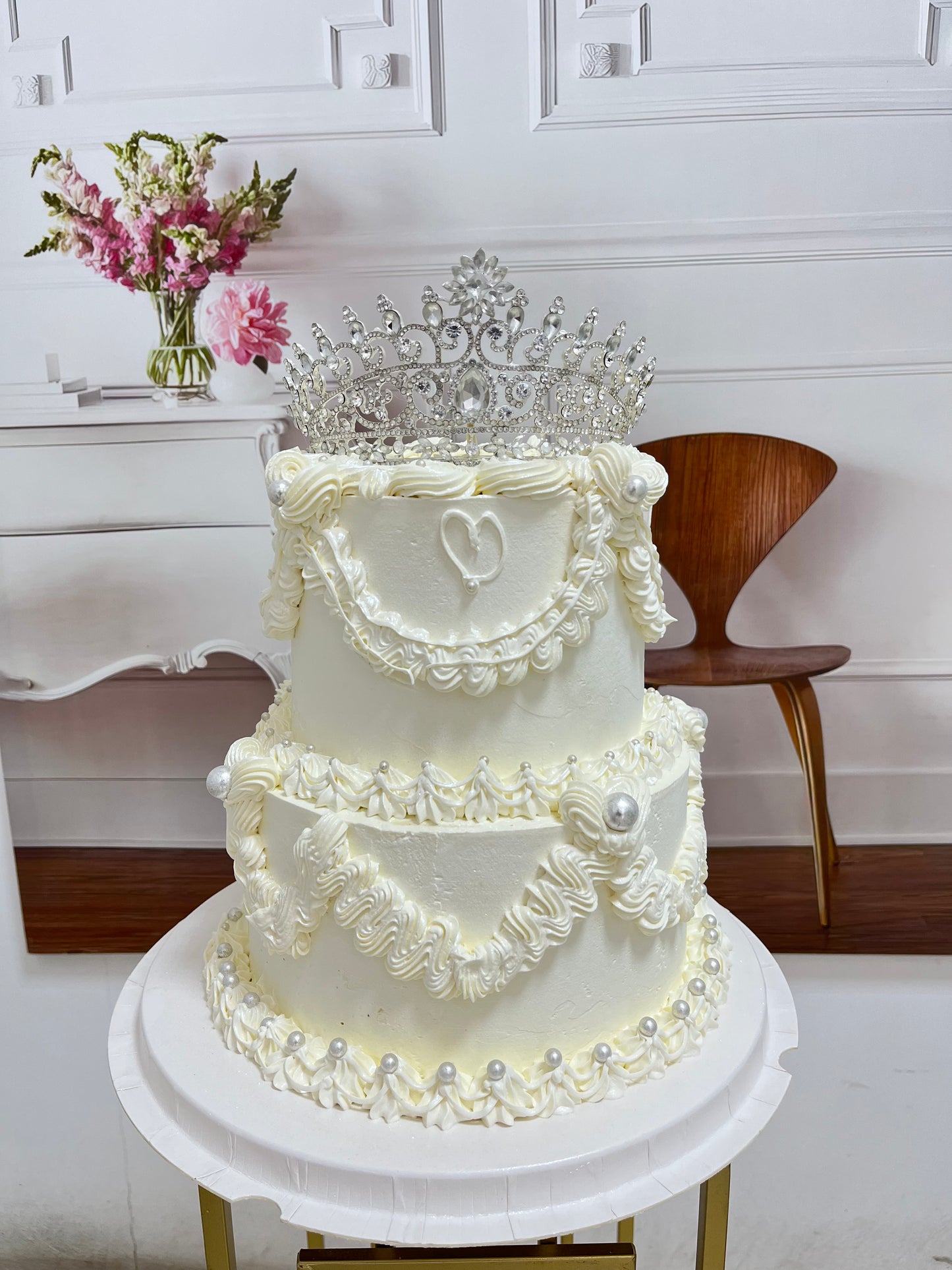 White queen cake