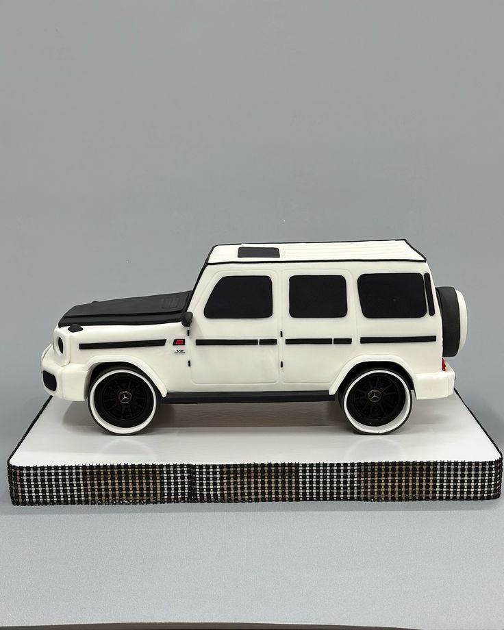 G-wagon Cake 9